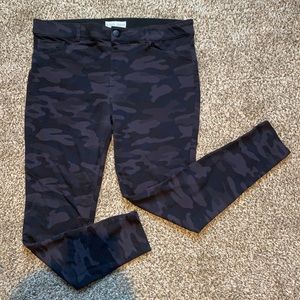 Knox Rose Mid Rise Camo Print Leggings